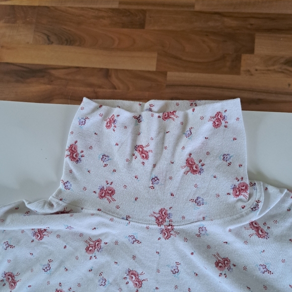 Women's Long Sleeve Turtle Neck Sweater - Picture 4 of 6